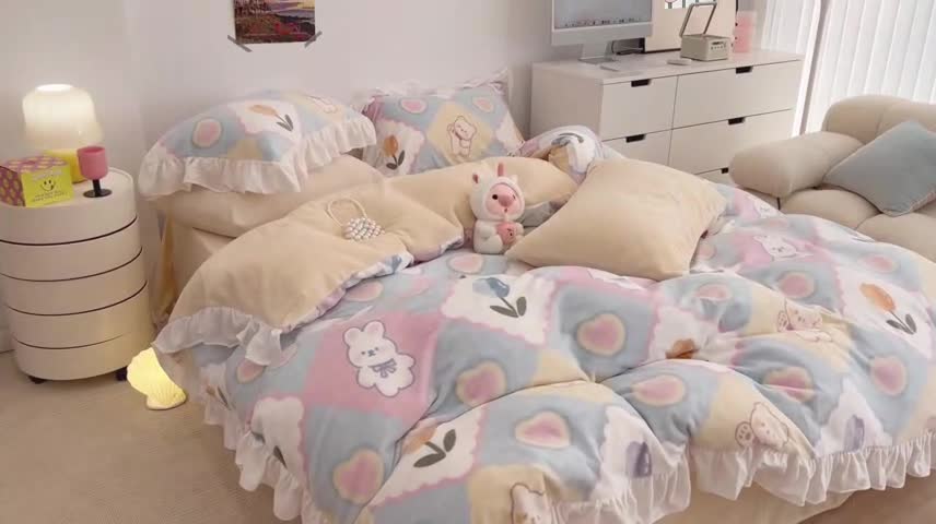 91家纺网 家纺一手货源 找家纺 昔可 2022新款花边牛奶绒四件套 爱心菱格兔