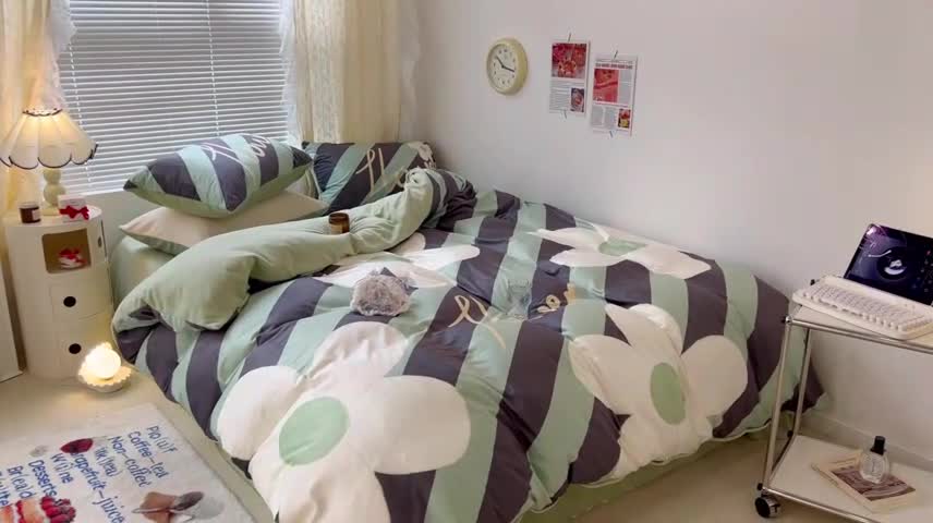 91家纺网 家纺一手货源 找家纺 昔可 2022新款大版数码印花牛奶绒四件套 斜条纹花