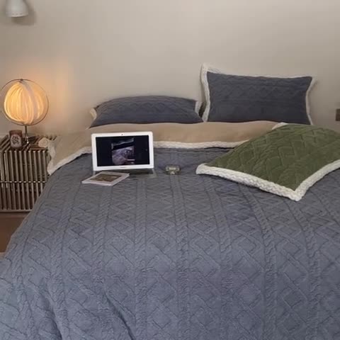 91家纺网 家纺一手货源 找家纺 梦柏2022新款阳离子提花绒四件套 提花绒-烟灰色