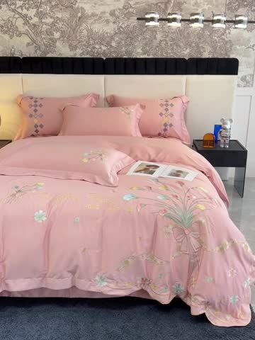 91家纺网 家纺一手货源 找家纺 宅家居 马蹄莲系列-轻奢弯边刺绣小香风纯棉长绒棉 初恋粉