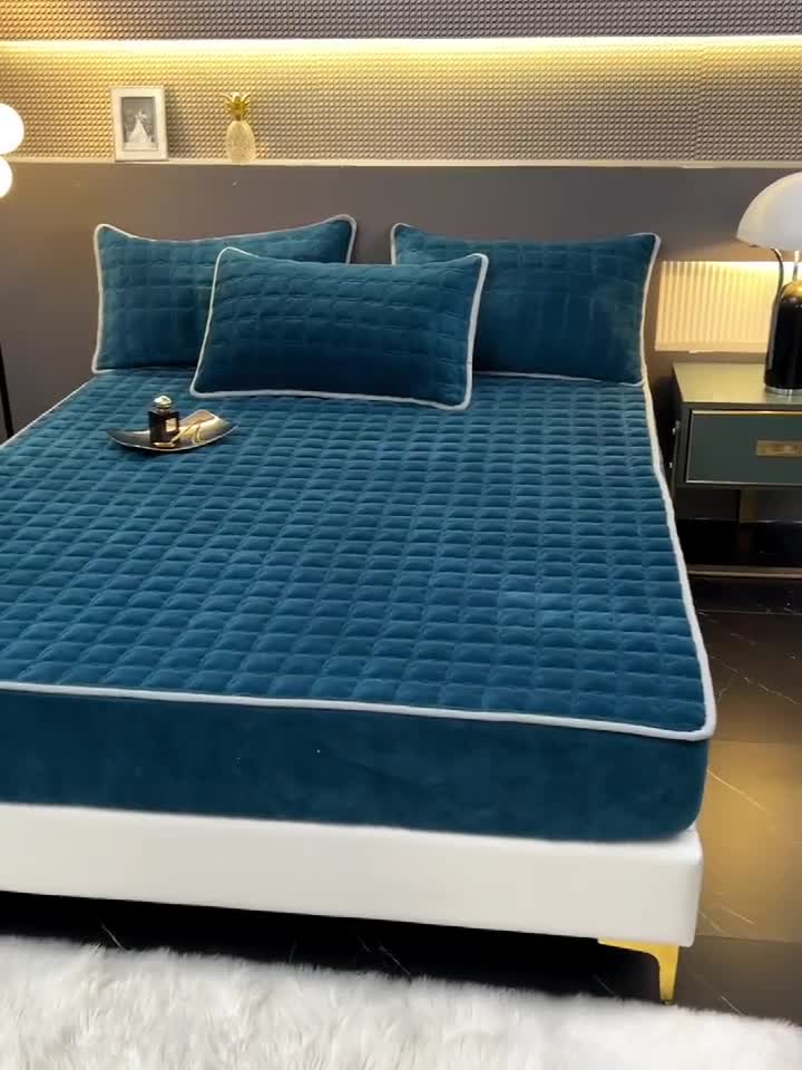 91家纺网 家纺一手货源 找家纺 2025啊雅家居新款单品牛奶绒夹棉床笠 藏青