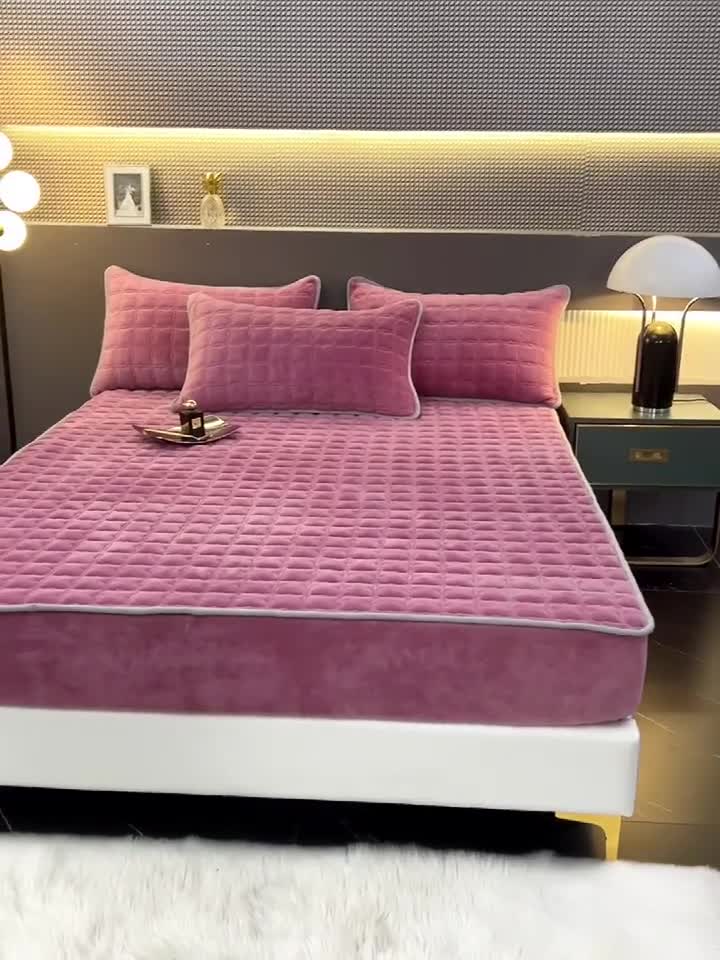 91家纺网 家纺一手货源 找家纺 2025啊雅家居新款单品牛奶绒夹棉床笠 豆沙