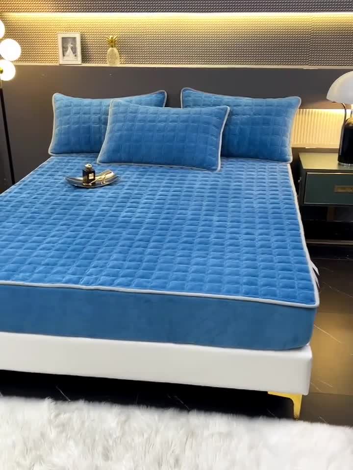 91家纺网 家纺一手货源 找家纺 2025啊雅家居新款单品牛奶绒夹棉床笠 蓝色