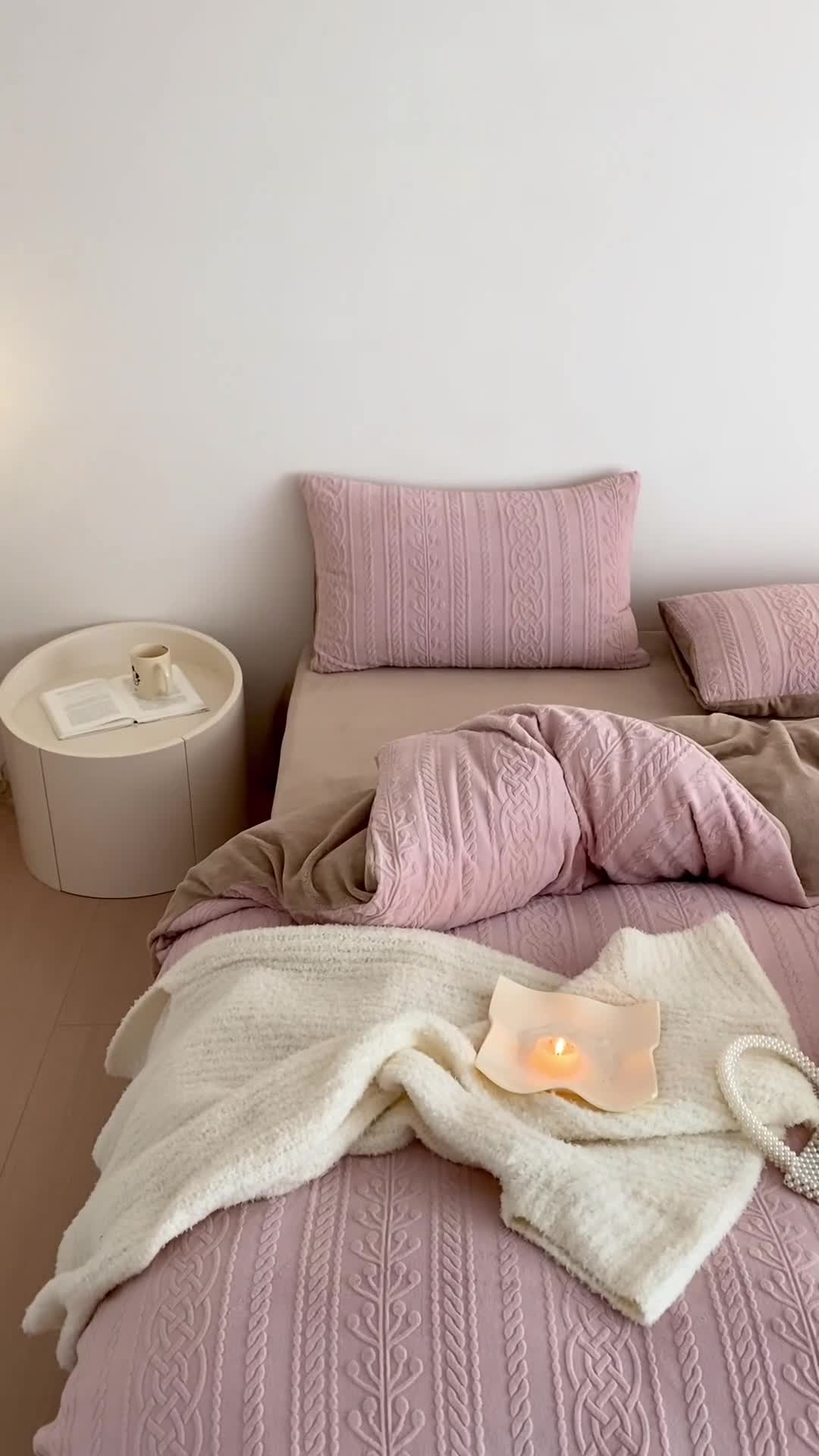 91家纺网 家纺一手货源 找家纺 梦享生活 新款加厚牛奶雕花绒四件套 花枝-粉（普通款）