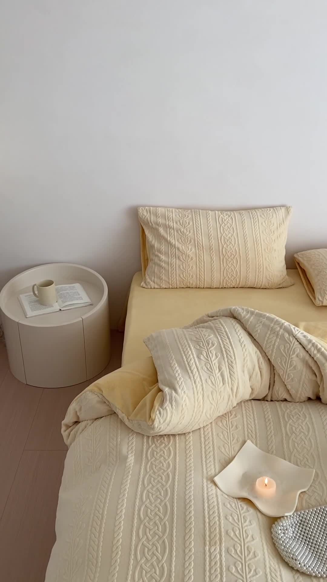 91家纺网 家纺一手货源 找家纺 梦享生活 新款加厚牛奶雕花绒四件套 花枝-奶黄（普通款）