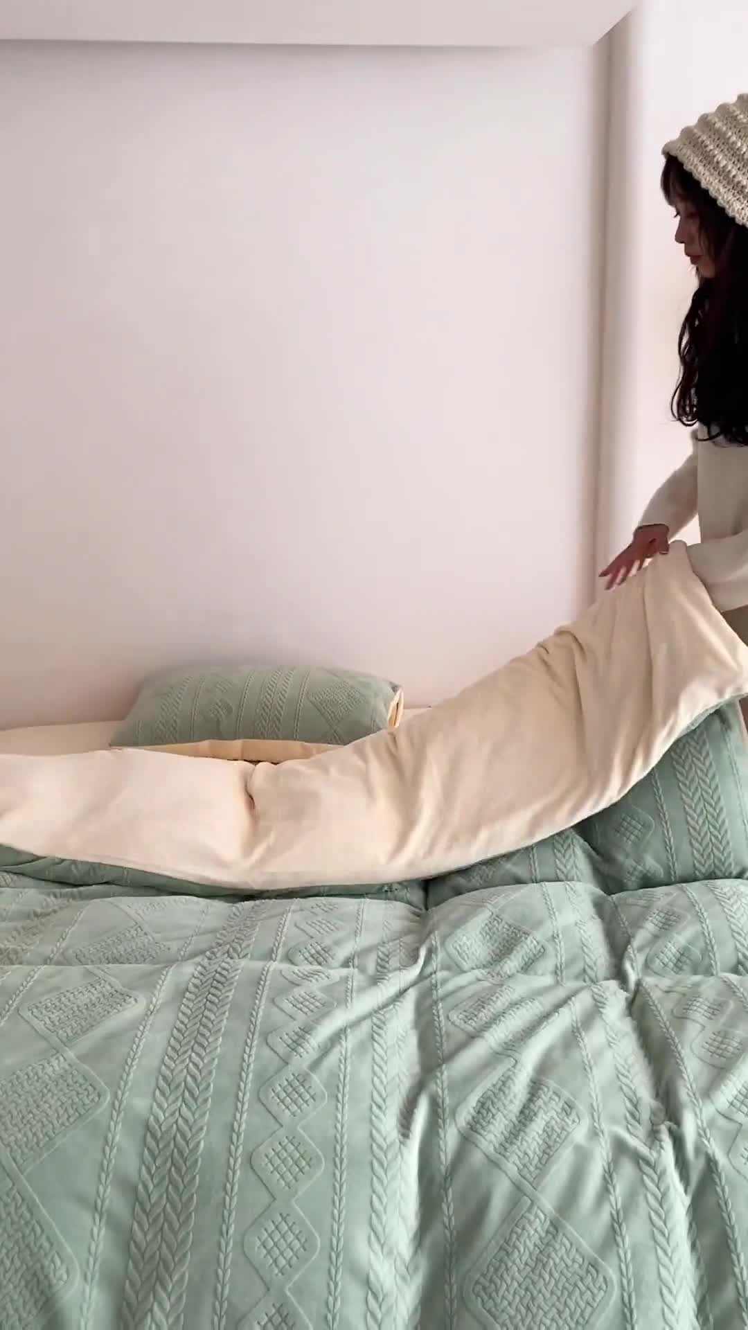 91家纺网 家纺一手货源 找家纺 梦享生活 新款加厚牛奶雕花绒四件套 菱形格-绿（普通款）