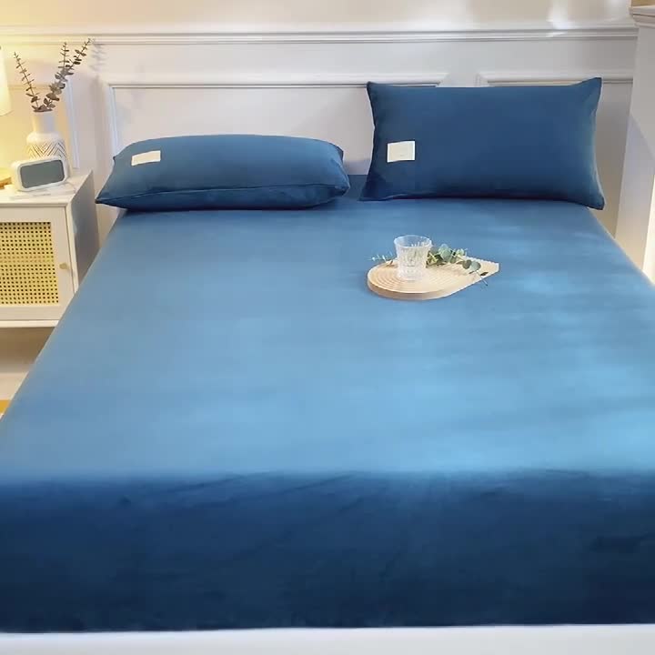 91家纺网 家纺一手货源 找家纺 2025啊雅家居新款牛奶绒全包床笠 藏青