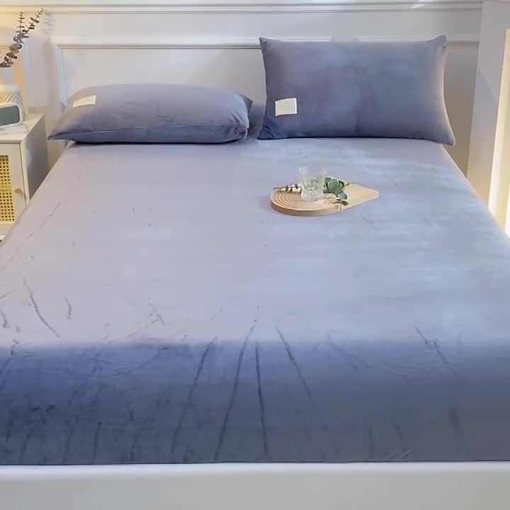 91家纺网 家纺一手货源 找家纺 2025啊雅家居新款牛奶绒全包床笠 灰色