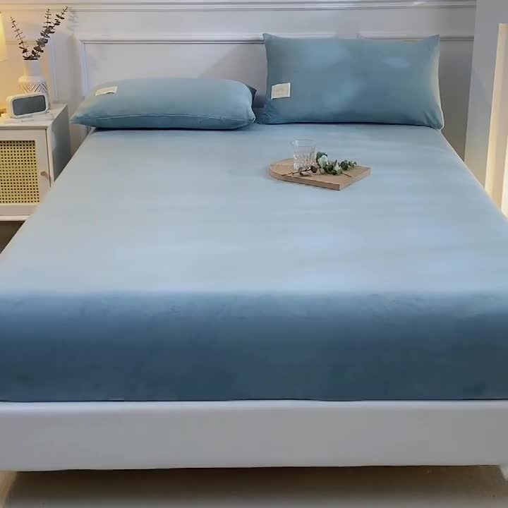 91家纺网 家纺一手货源 找家纺 2025啊雅家居新款牛奶绒全包床笠 水绿