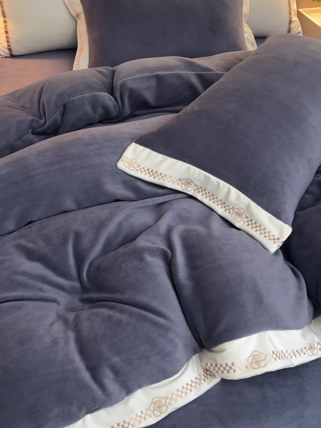 91家纺网 家纺一手货源 找家纺 绒世界 2024新款牛奶绒香斐系列四件套 气质灰