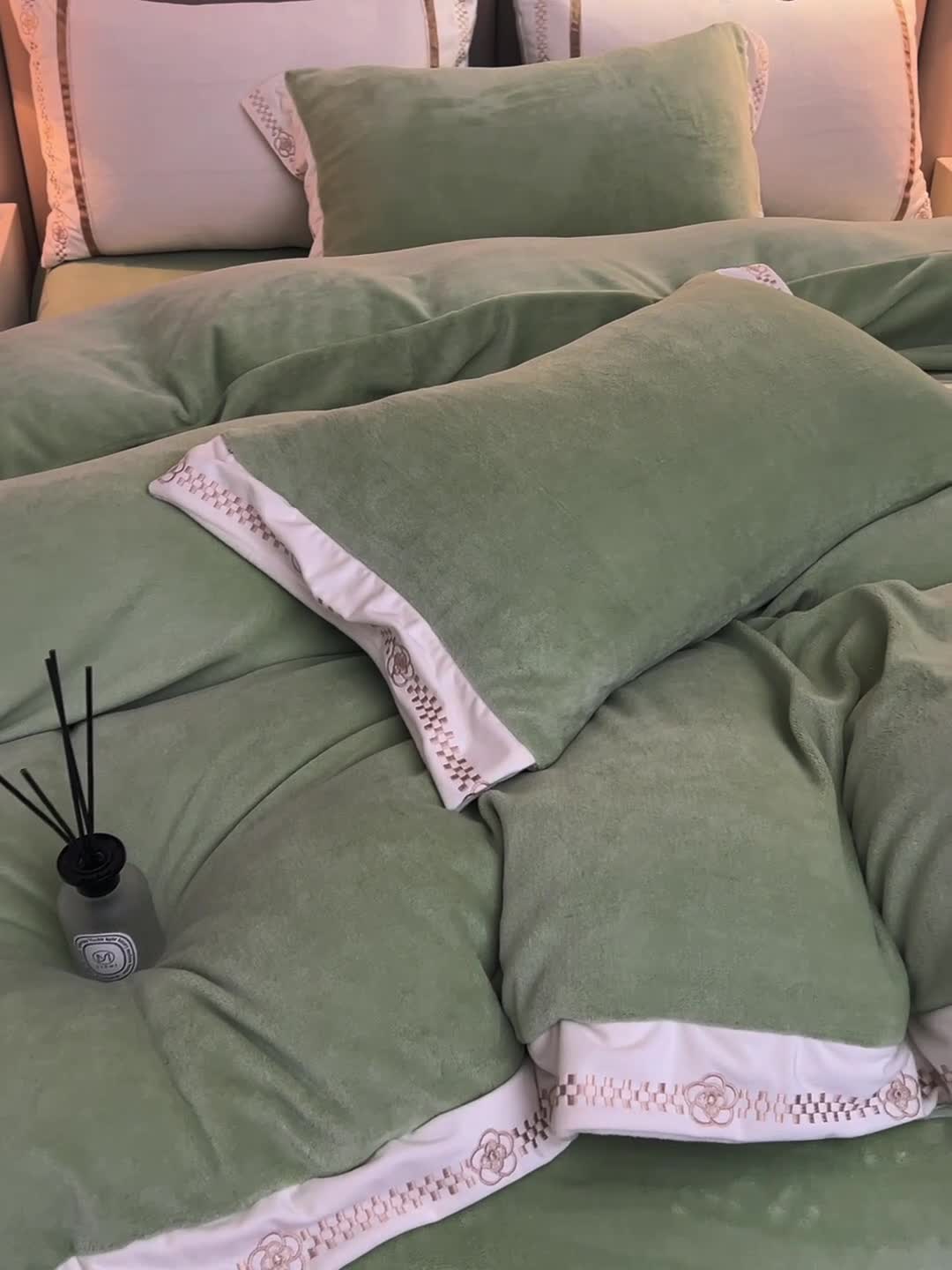 91家纺网 家纺一手货源 找家纺 绒世界 2024新款牛奶绒香斐系列四件套 抹茶绿
