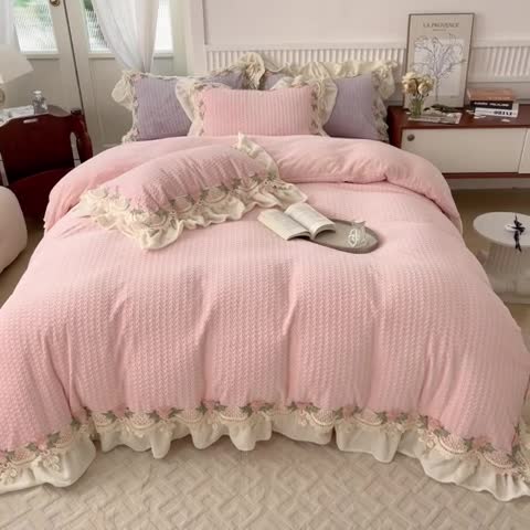 91家纺网 家纺一手货源 找家纺 总玛奇朵 高定蕾丝边全消光云芙暖绒四件套-唯 一（场景1）