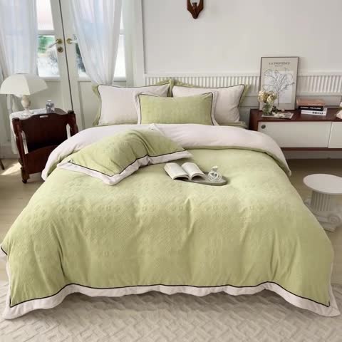 91家纺网 家纺一手货源 找家纺 总玛奇朵 2022新款全消光云芙雕花绒四件套-西雅图-场景1