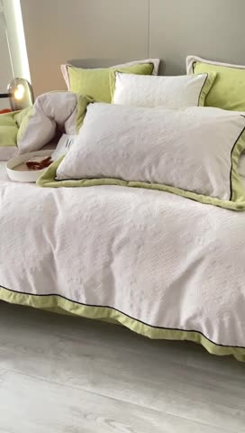 91家纺网 家纺一手货源 找家纺 玛奇朵 全消光云芙雕花绒四件套-西雅图-场景2 西雅图-米白