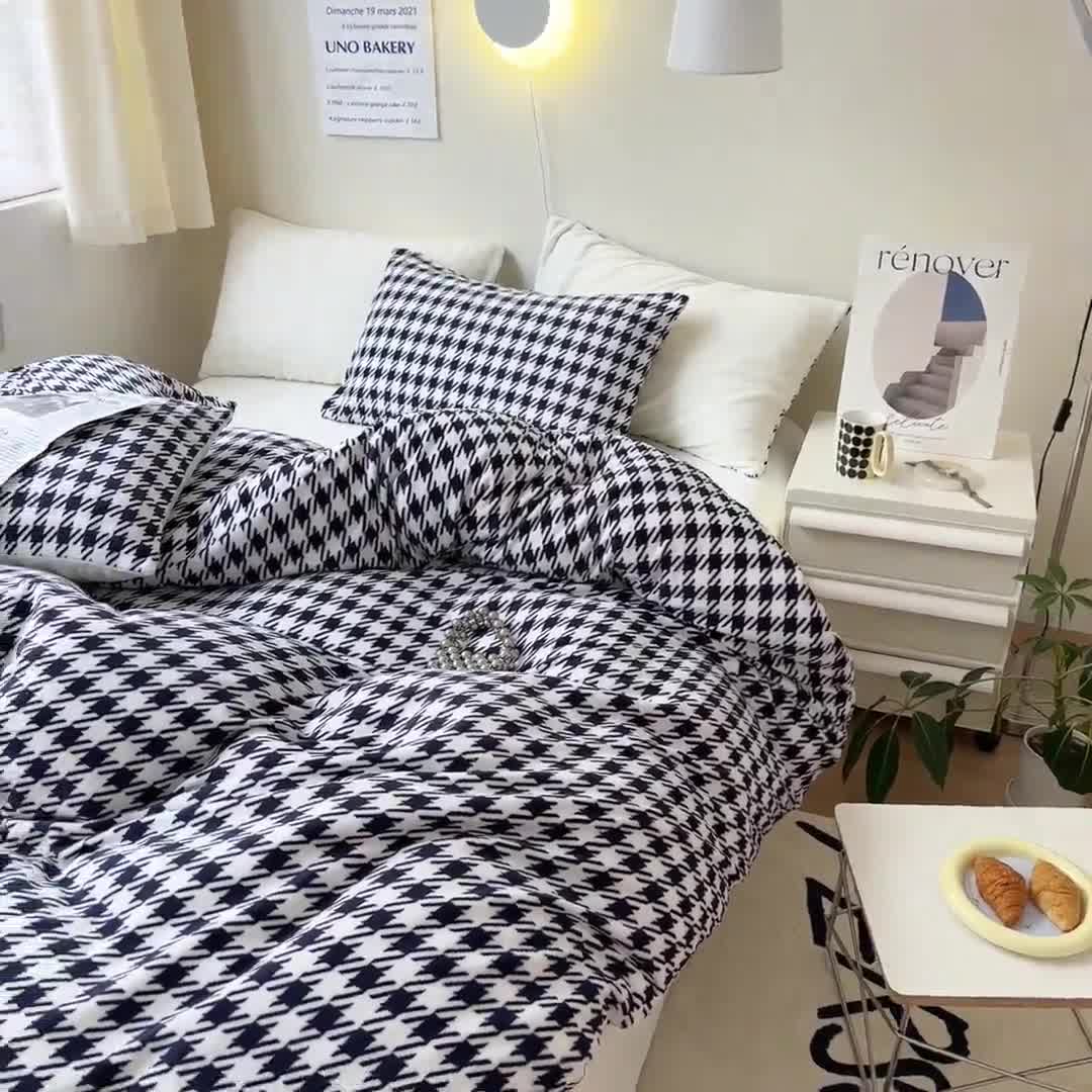 91家纺网 家纺一手货源 找家纺 怡家居2022新款高克重牛奶绒千鸟格纯色混搭四件套 千鸟格黑