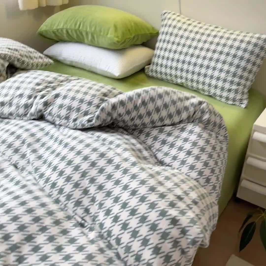 91家纺网 家纺一手货源 找家纺 (总) 怡家居 2022新款高克重牛奶绒千鸟格纯色混搭四件套