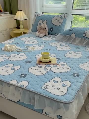 91家纺网 家纺一手货源 找家纺 安哆啦 2022新款绗缝加厚磨毛夹棉花边牛奶绒床笠 萌萌兔
