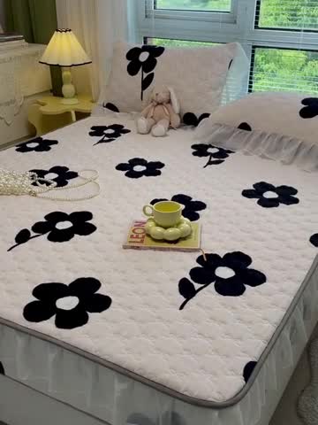 91家纺网 家纺一手货源 找家纺 安哆啦 2022新款绗缝加厚磨毛夹棉花边牛奶绒床笠 山茶花花