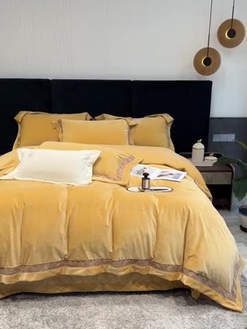 91家纺网 家纺一手货源 找家纺 榻尚 2023新款婴肤绒镂空工艺四件套-柔梦系列  香槟黄