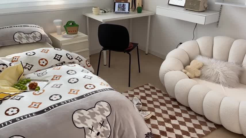 91家纺网 家纺一手货源 找家纺 顾里 2022新款ins少女保暖牛奶绒套件 场景一 潮熊