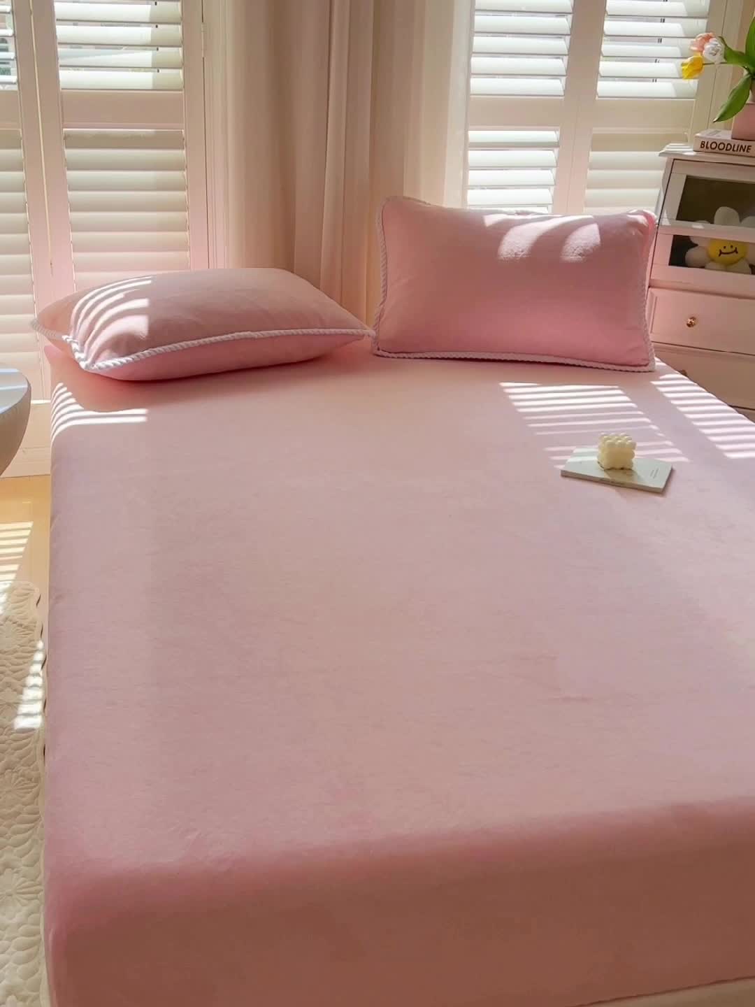 91家纺网 家纺一手货源 找家纺 857家居 2022新款牛奶绒纯色床笠粉色
