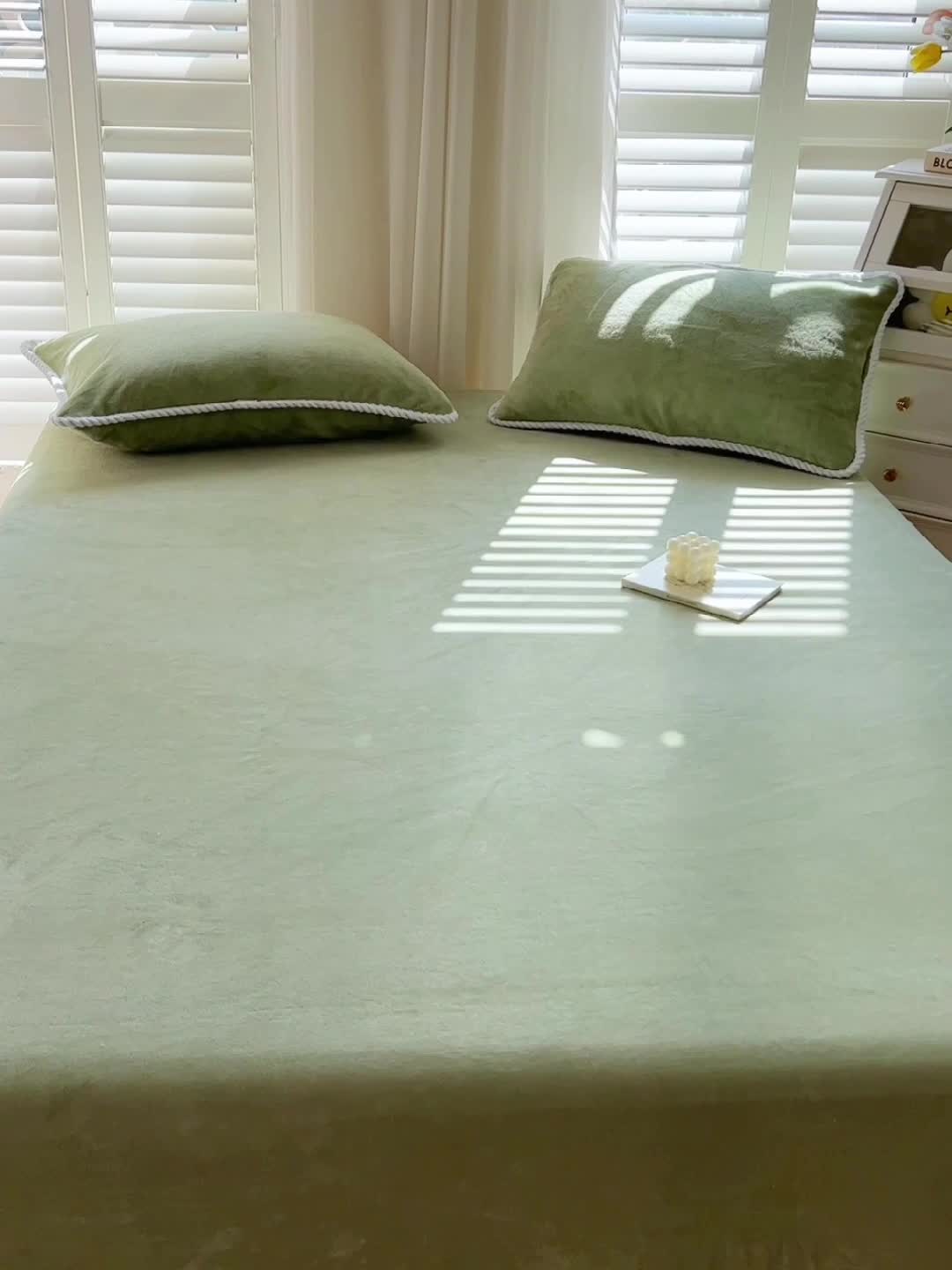 91家纺网 家纺一手货源 找家纺 857家居 2022新款牛奶绒纯色床笠墨绿