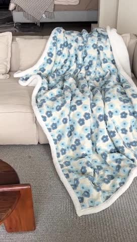 91家纺网 家纺一手货源 找家纺 圆岛 2022新款ins风混搭牛奶绒枕套单品 风格二 蓝楹