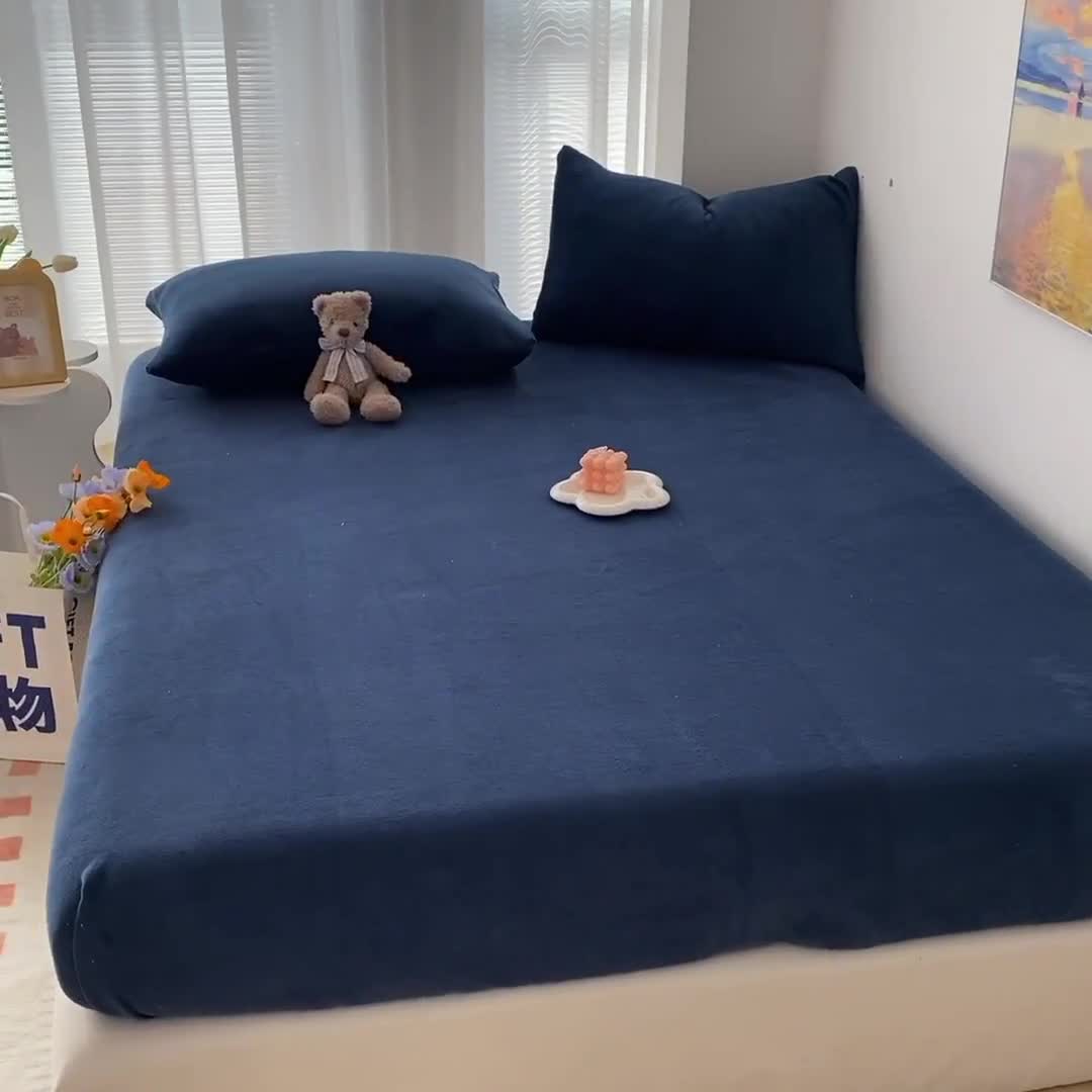 91家纺网 家纺一手货源 找家纺 雨帆家纺 2022新款牛奶绒单品床笠系列 藏青