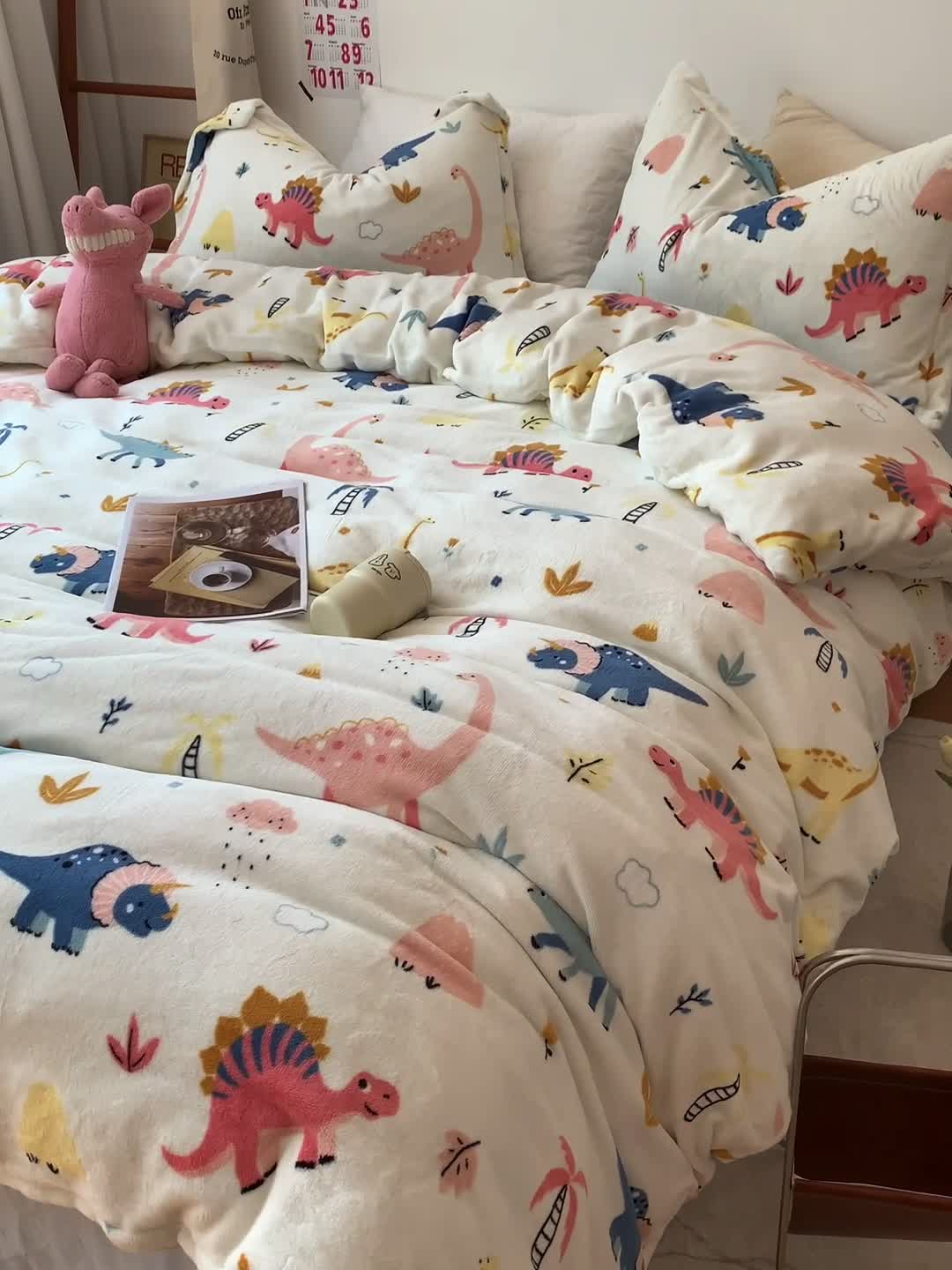 91家纺网 家纺一手货源 找家纺 时年 2022新款全消光牛奶绒印花四件套 侏罗纪