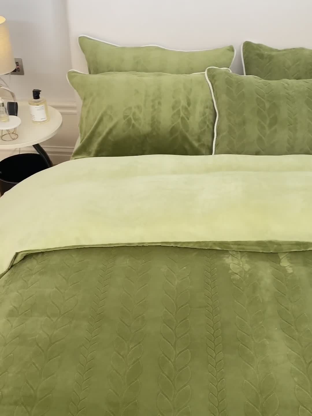 91家纺网 家纺一手货源 找家纺 棉眠 2022新款全消光立体雕花牛奶绒嵌绳款四件套 椿绣花绿