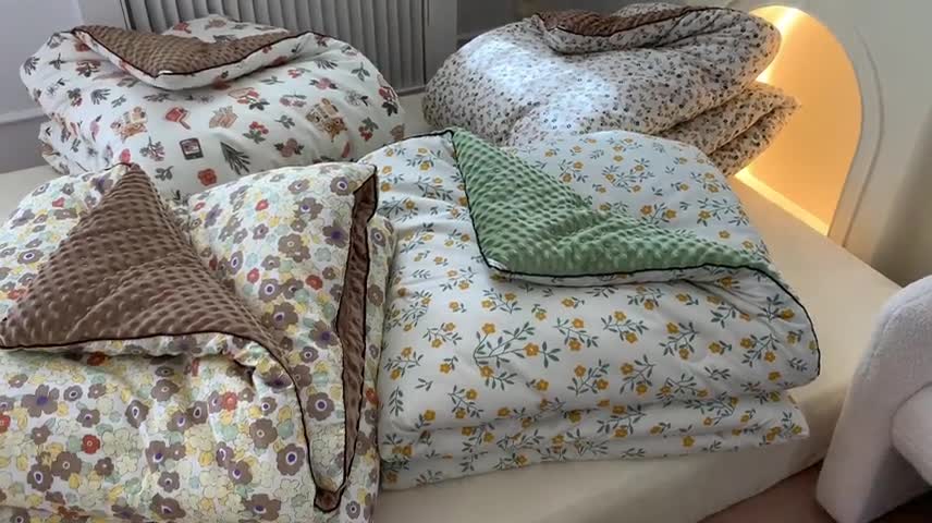 91家纺网 家纺一手货源 找家纺 星期八 2022新款复古碎花豆豆被冬被春秋被 可可熊