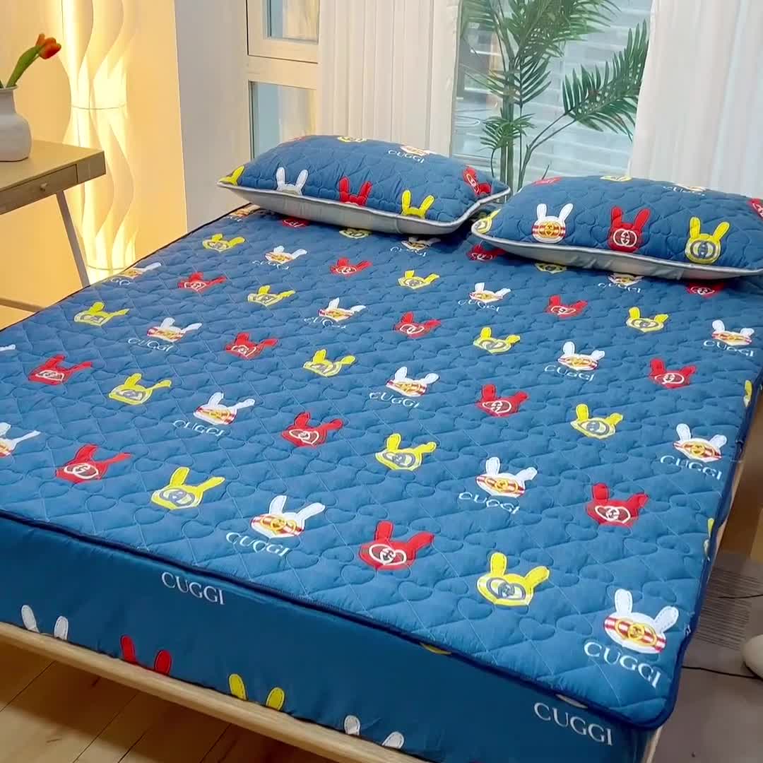 91家纺网 家纺一手货源 找家纺 蕾诺 2023新品夹棉防水隔尿床笠席梦思保护套 蓝精灵