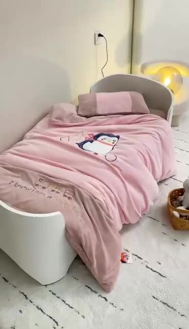 91家纺网 家纺一手货源 找家纺 （总）喜多兔2022新款全消光牛奶绒幼儿园三件套-小伙伴