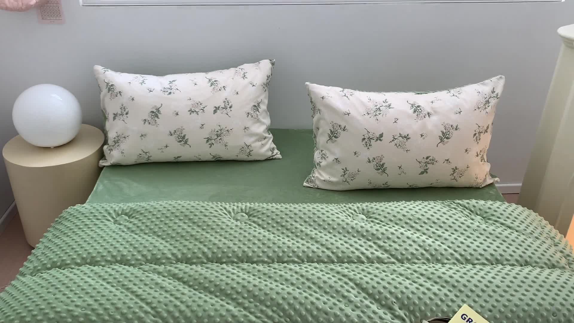 91家纺网 家纺一手货源 找家纺 星期八 2022新款复古碎花豆豆被 栀子花开