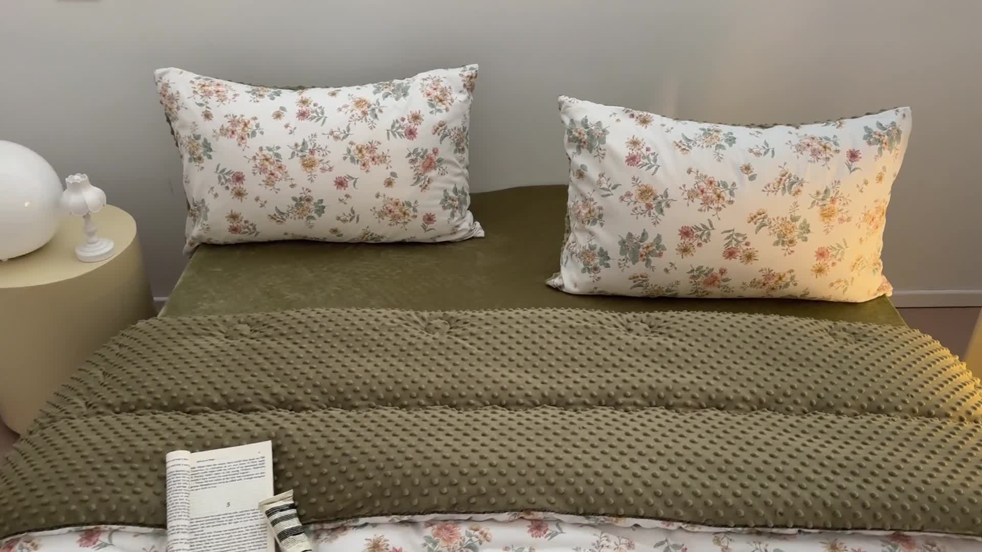 91家纺网 家纺一手货源 找家纺 星期八 2022新款复古碎花豆豆被 邂逅