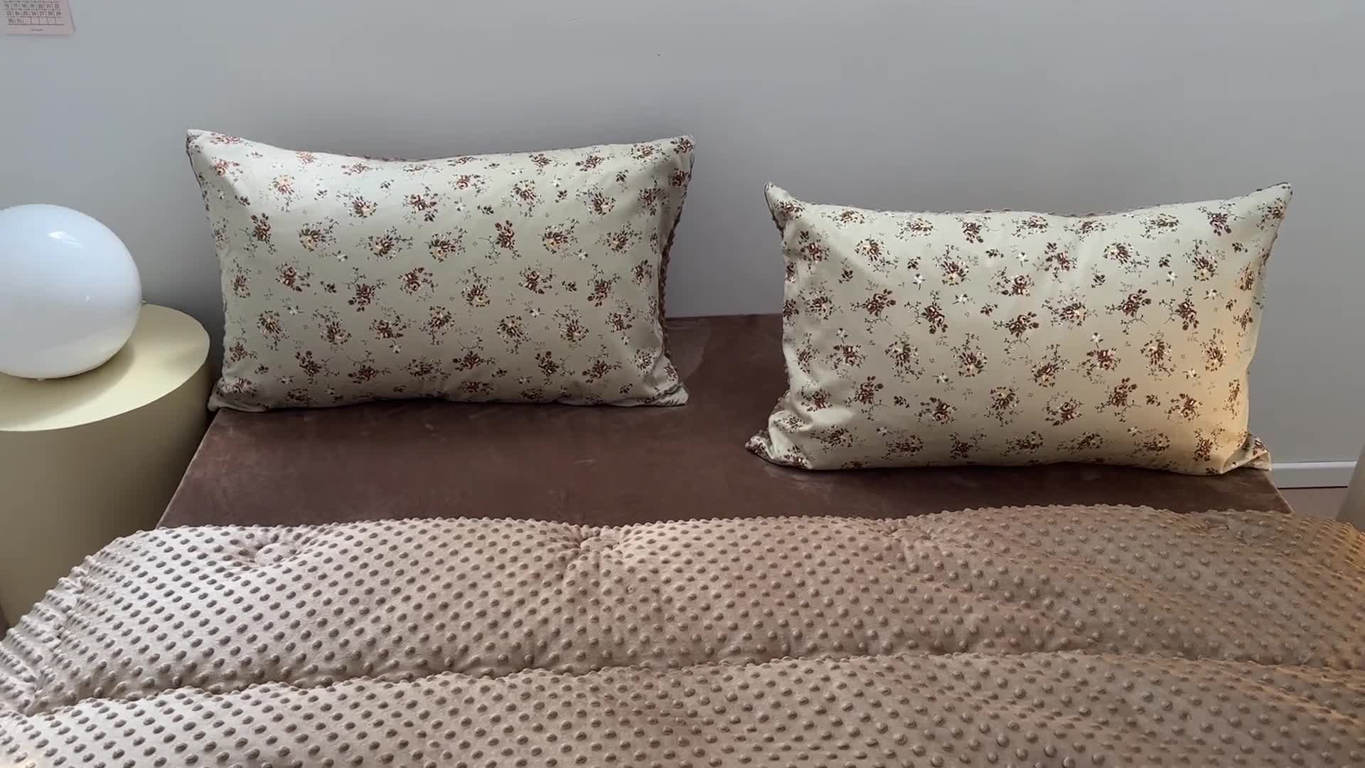 91家纺网 家纺一手货源 找家纺 星期八 2022新款复古碎花豆豆被 复古花花