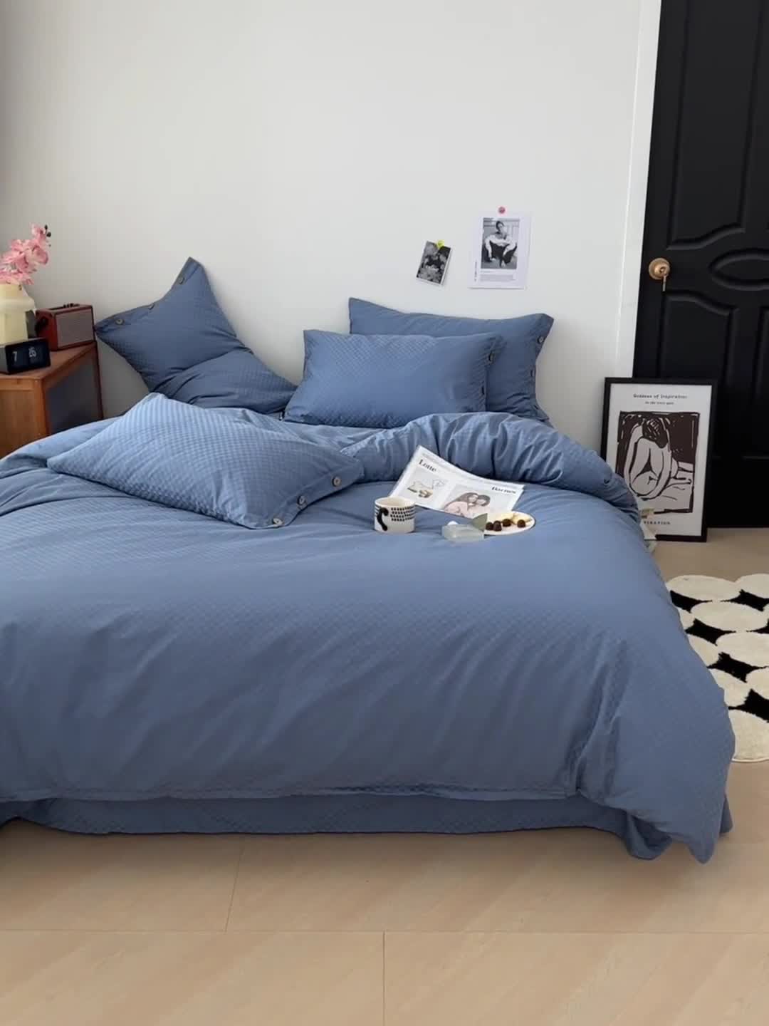 91家纺网 家纺一手货源 找家纺 (总) 三朵 2023新款全棉提花贡缎锻格四件套-场景二