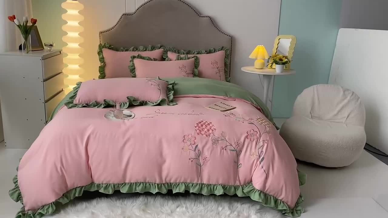 91家纺网 家纺一手货源 找家纺 富盛 2024新款水洗亲肤棉刺绣四件套公主风四件套 幸运花—粉