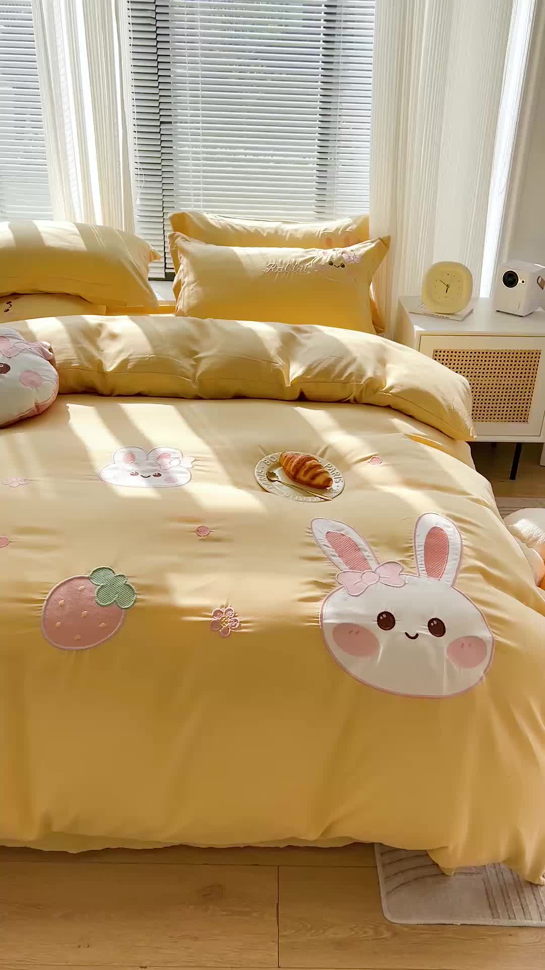 91家纺网 家纺一手货源 找家纺 娜娜 2023新款加密水洗棉刺绣四件套-萌萌兔 萌萌兔-奶油黄