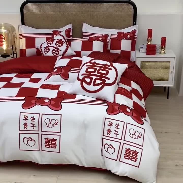 91家纺网 家纺一手货源 找家纺 啊雅家居 2025新款大红婚庆数码印花床单款床笠款四件套 相爱格