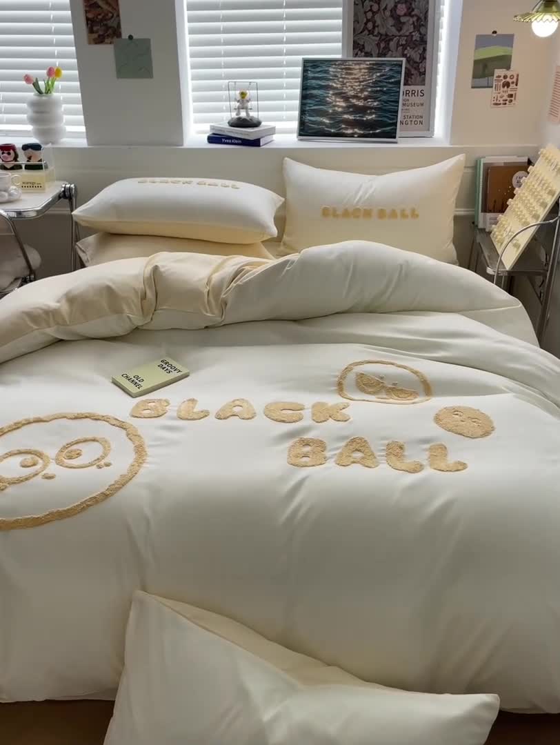 91家纺网 家纺一手货源 找家纺 眠帛家纺 2023新款水洗棉毛巾绣四件套煤球系列 煤球奶黄