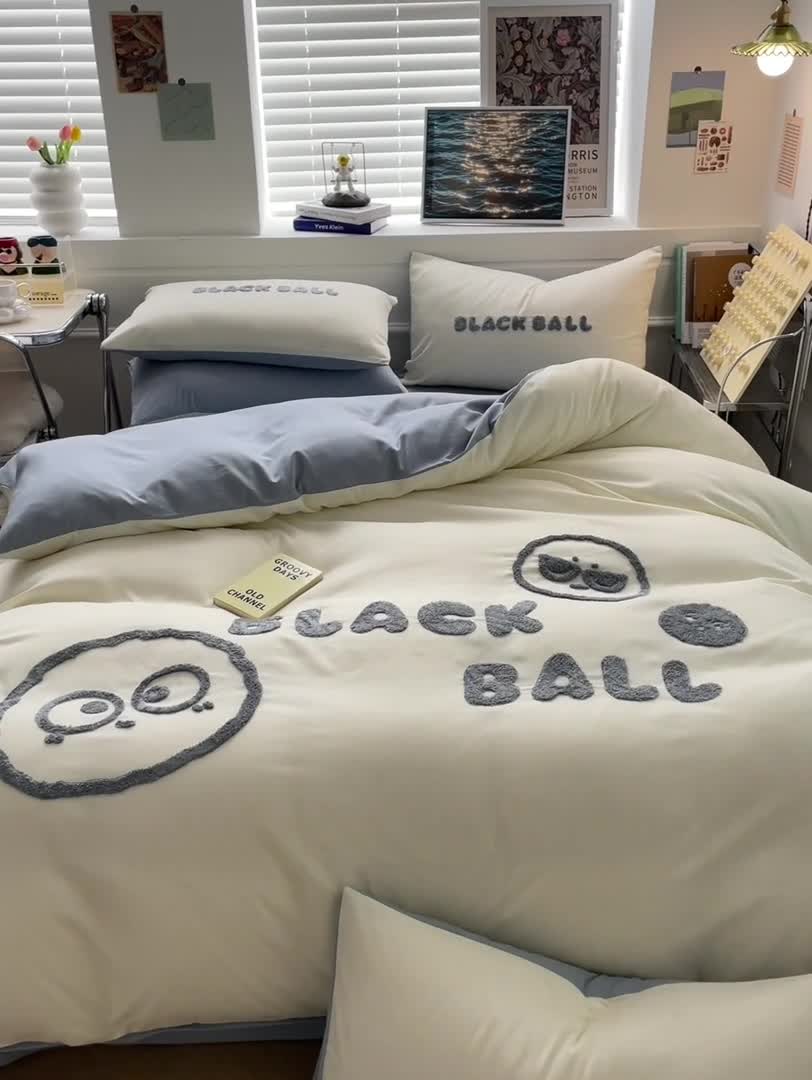 91家纺网 家纺一手货源 找家纺 眠帛家纺 2023新款水洗棉毛巾绣四件套煤球系列 煤球蓝灰