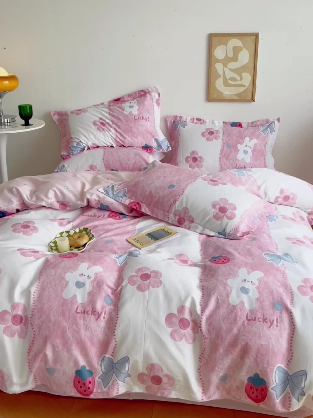 91家纺网 家纺一手货源 找家纺 盛馨家纺 全棉ins北欧风高支高密全棉喷气小清新纯棉四件套 草莓兔