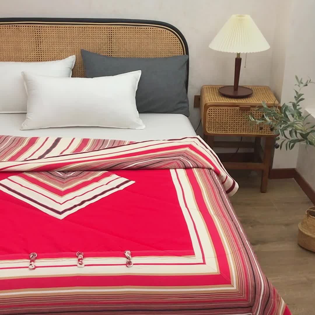 91家纺网 家纺一手货源 找家纺 棉乐町 2025新款全棉老粗布棉花夏被 复古盘扣-红