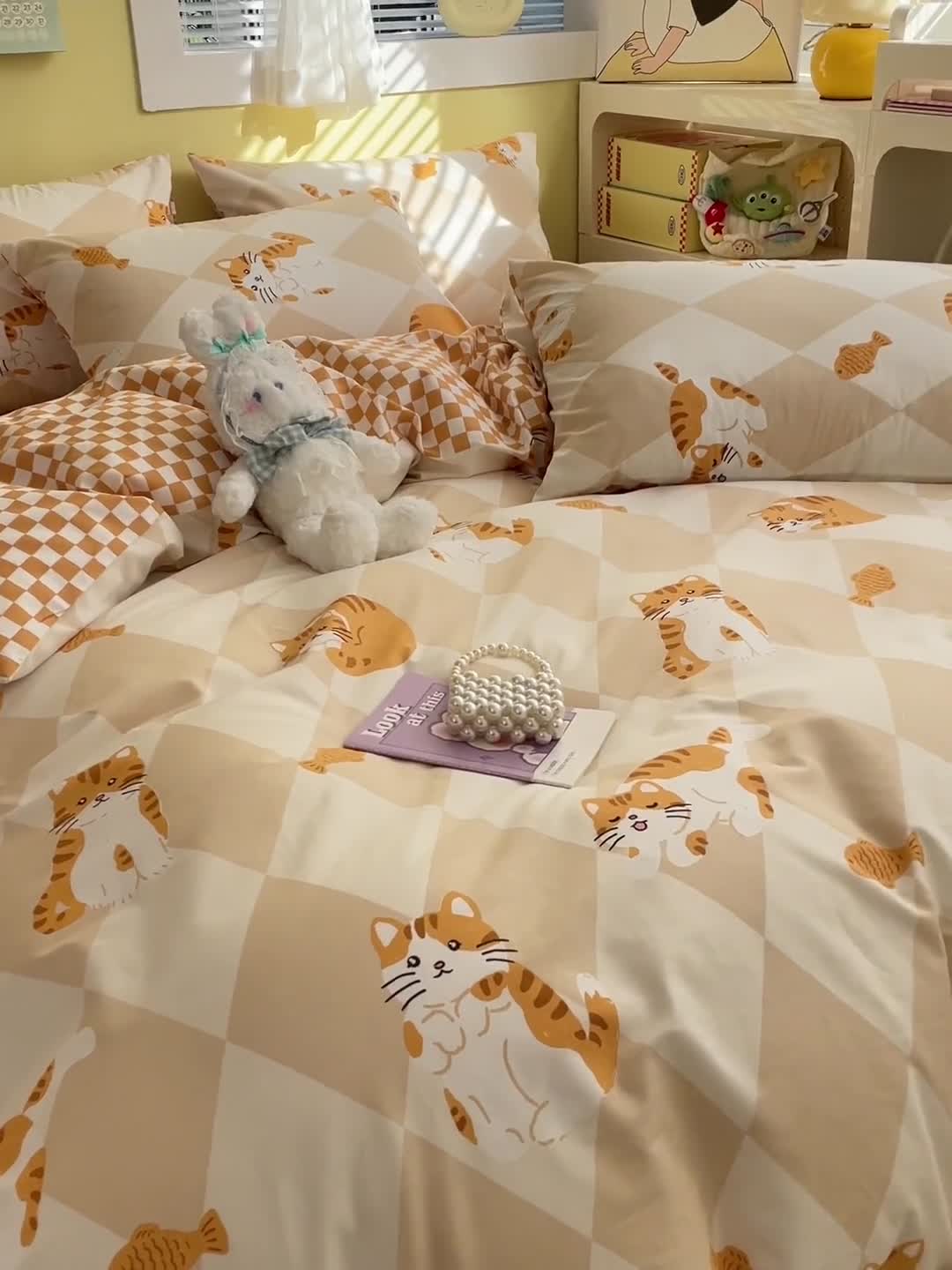 91家纺网 家纺一手货源 找家纺 雅居纺 2023新款全棉13070小清新四件套 菱格猫