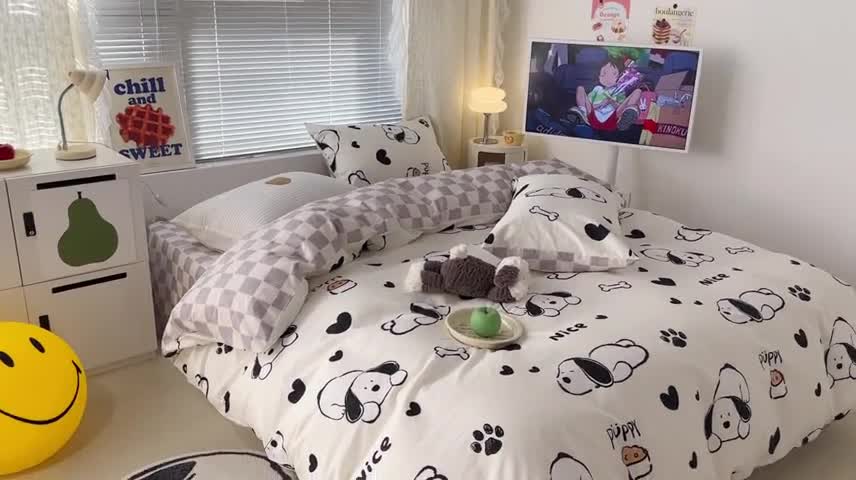 91家纺网 家纺一手货源 找家纺 昔可 2023新款全棉卡通系列四件套 黑白脚印狗狗