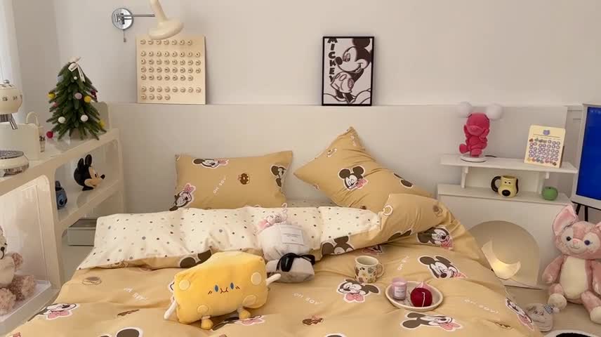 91家纺网 家纺一手货源 找家纺 昔可家纺 2023新款迪士尼系列全棉四件套 蛋糕米奇黄