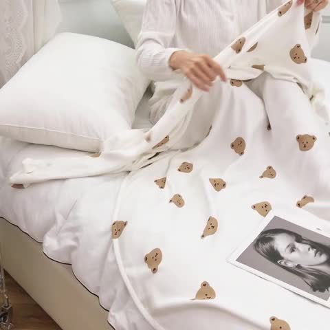 91家纺网 家纺一手货源 找家纺 首爱家纺 2025新款印花竹纤维午睡盖毯子空调毯沙发毯 熊嘟嘟