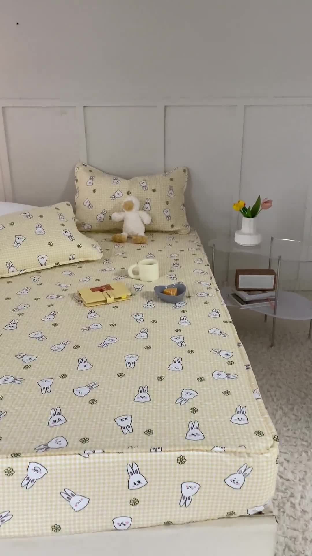 91家纺网 家纺一手货源 找家纺 忘忧草 2023新款全棉夹棉床笠纯棉印花小清新花卉系列 可爱兔兔