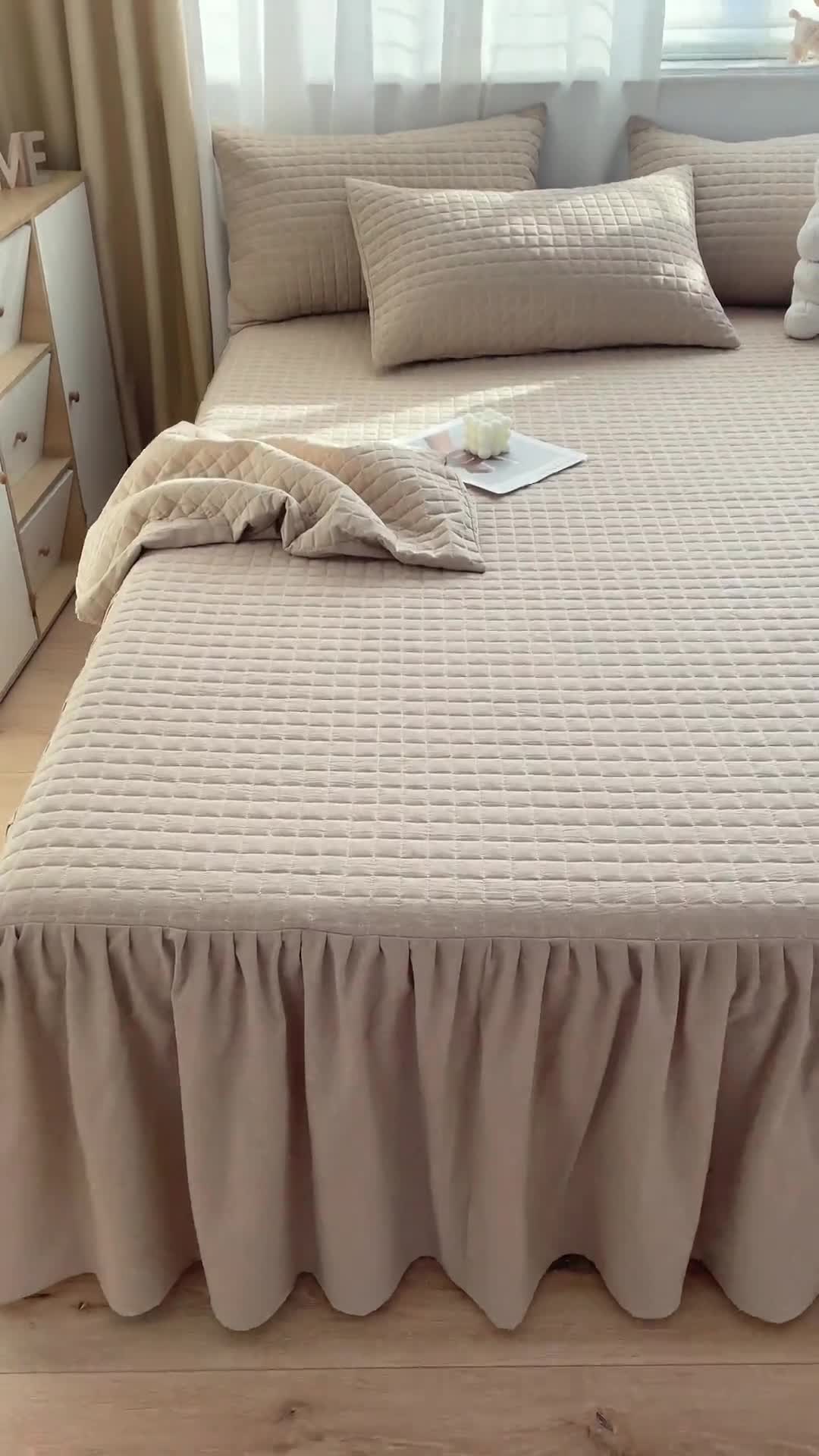 91家纺网 家纺一手货源 找家纺 忘忧草 2023新款全棉色织水洗棉床裙纯棉夹棉加厚纯色无印 格韵-卡其